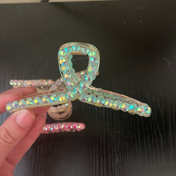 •𝙷𝙰𝙸𝚁 𝙲𝙻𝙰𝚆 𝙲𝙻𝙸𝙿𝚂 - Picture 6 of 7